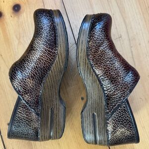 Brown textured dansko clogs